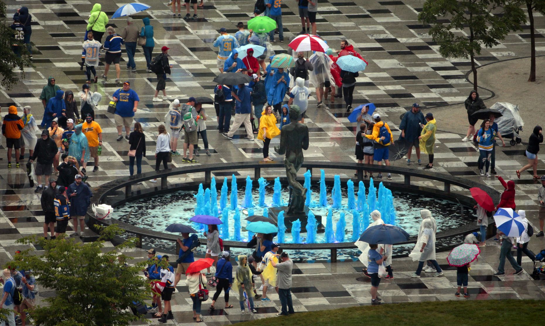 Blues fans parade like champions as St. Louis Blues capture first Stanley Cup